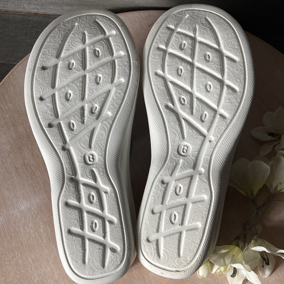 Bzees Smile II Slip-On Washable Knotted Twist Wedge Sandal, Dusty Blue, … - Picture 7 of 11